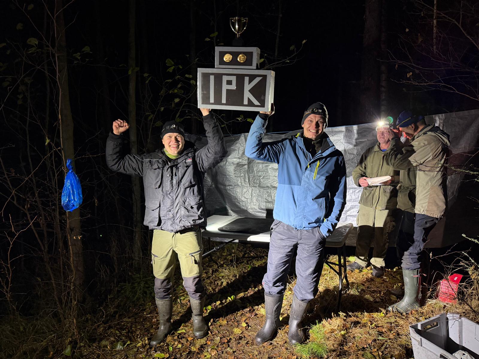 Kuvassa voittajat Paavo Ruhanen ja Saku Nieminen. Kuva Jari Mikkola